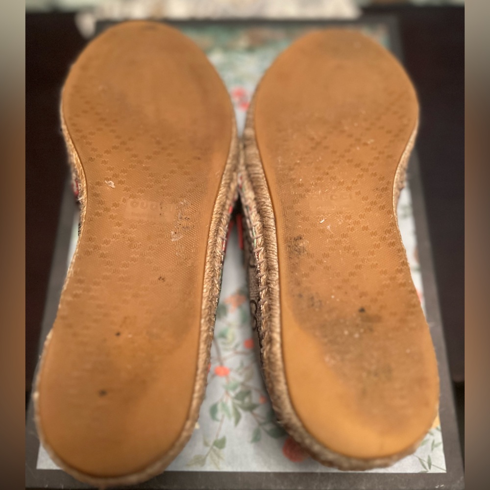 Gucci Wmns GG Supreme Espadrilles - Picture 12 of 12
